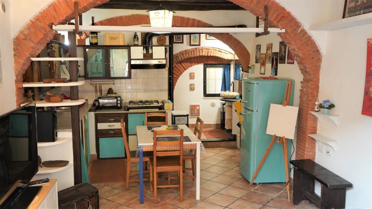La Taverna Di Gianni Near The Beach Italy Riviera Savona Eksteriør billede