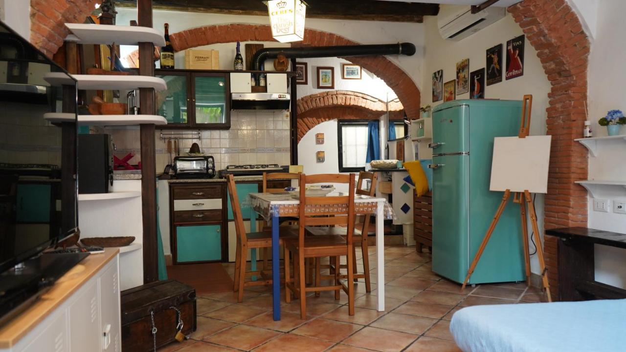 La Taverna Di Gianni Near The Beach Italy Riviera Savona Eksteriør billede